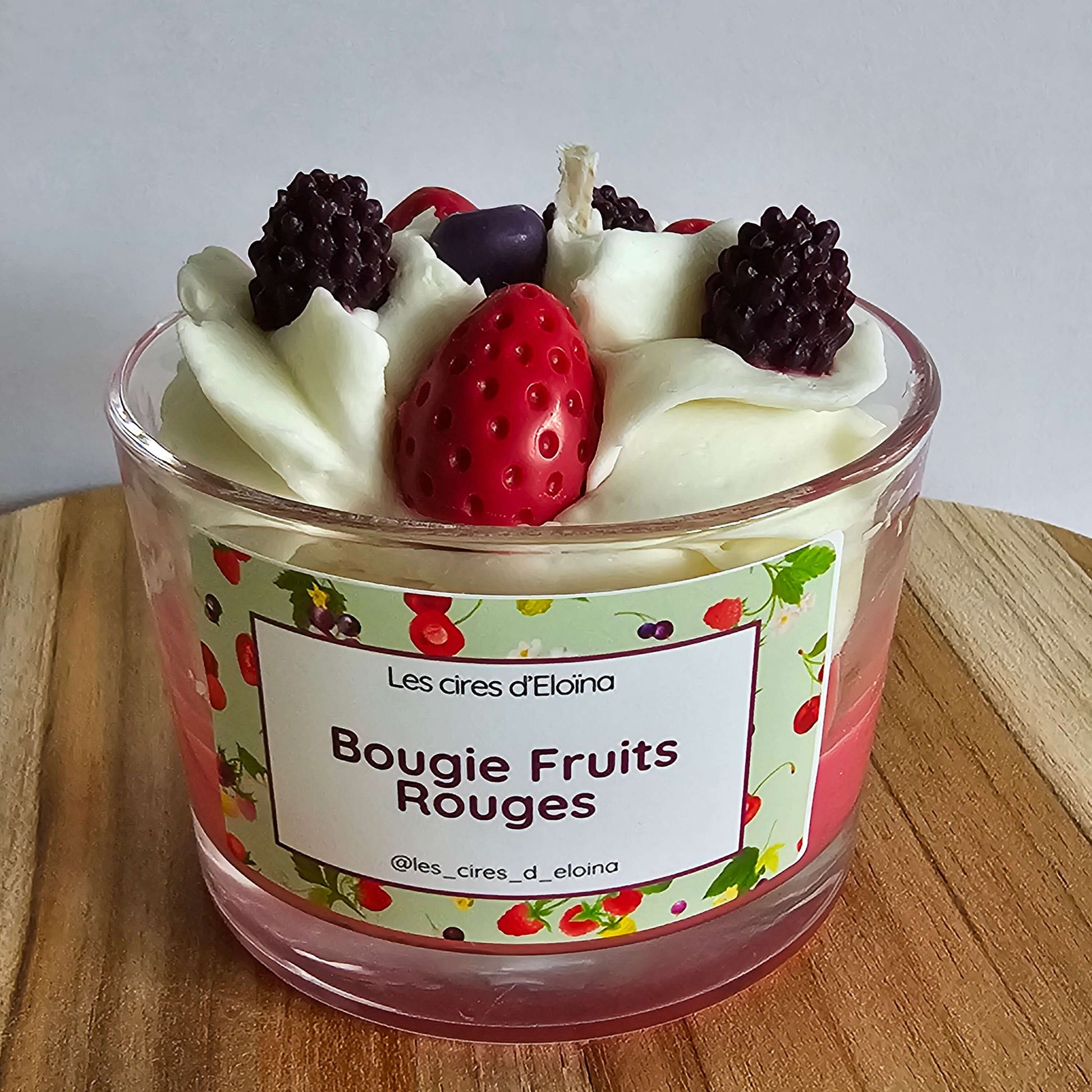 Bougie fruits rouges vue de face