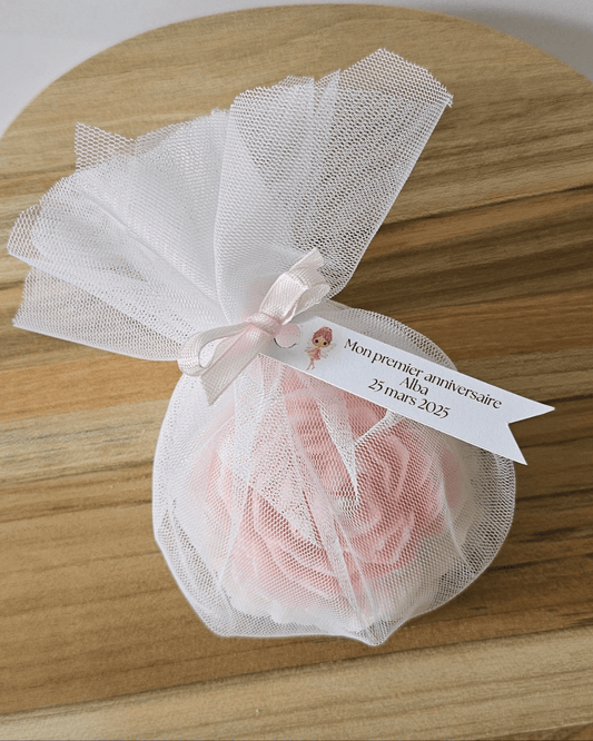 Rose sauvage dans son emballage de tulle