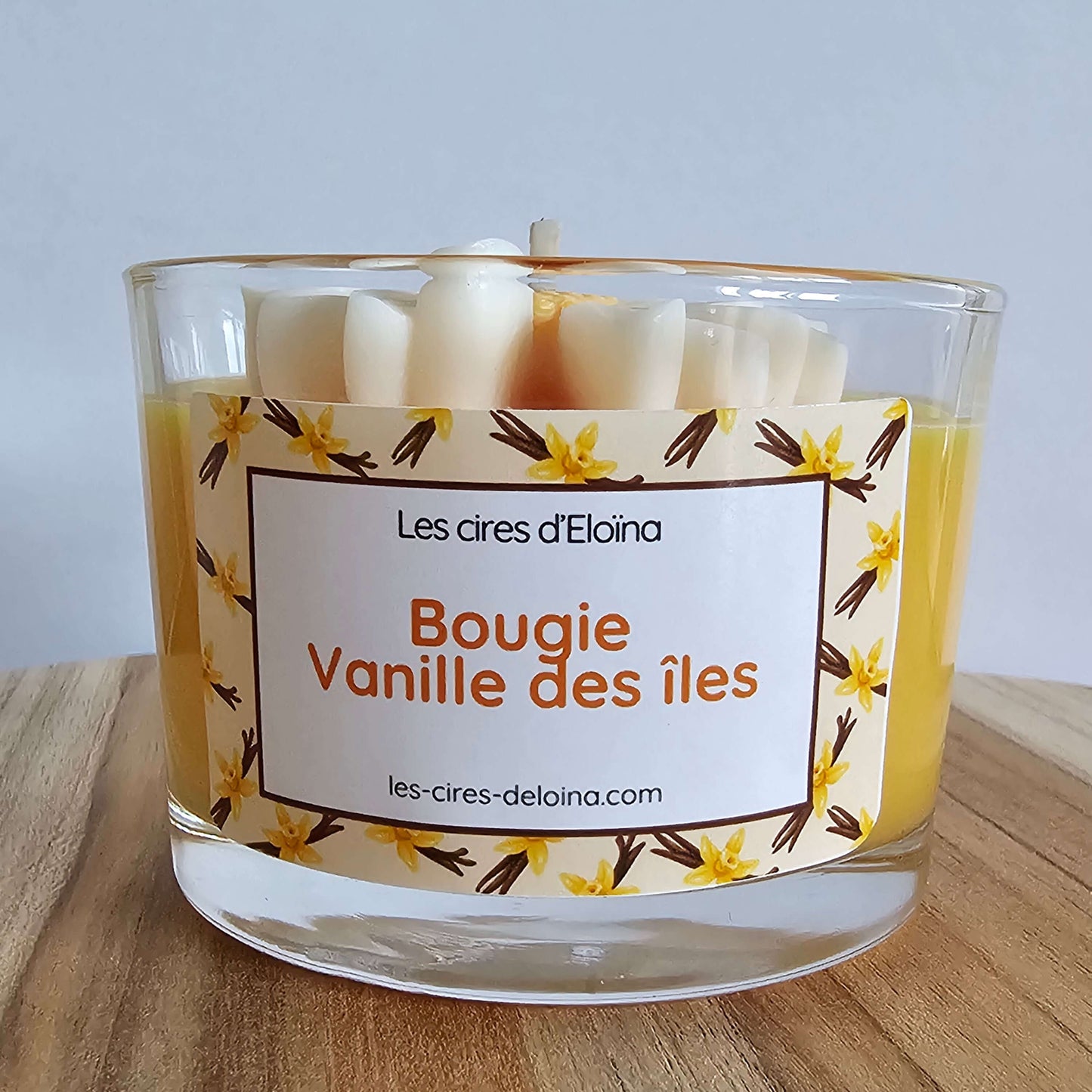 Bougie parfum vanille des îles vue de face