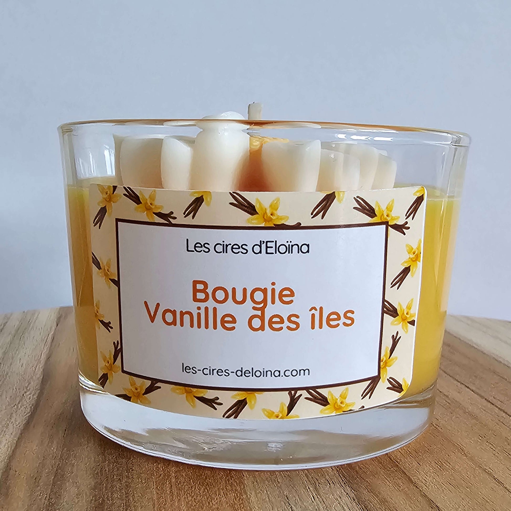 Bougie parfum vanille des îles vue de face